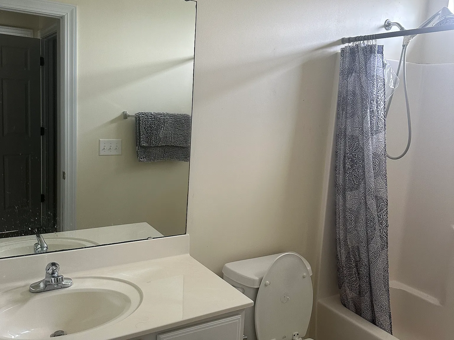 3 bed, 1350 sqft, $1,700 — Photo 2