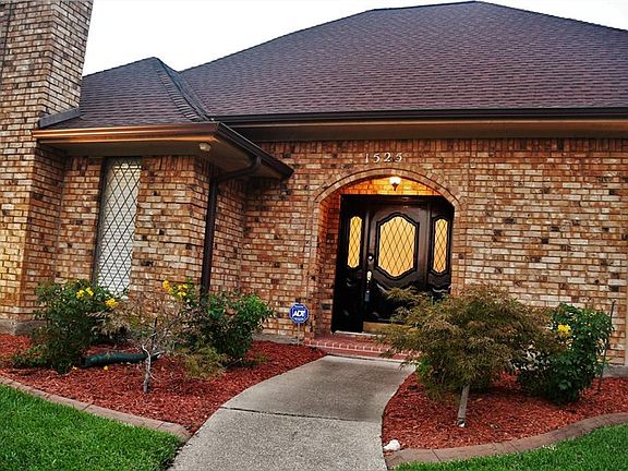 2nd image of 1525 Faringdon Dr