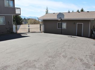 1407 Stardust Way, Medford, OR