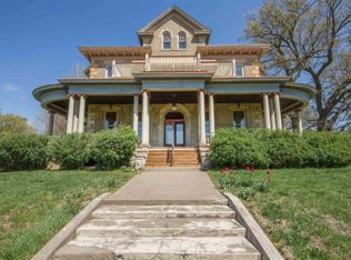 1206 E River Dr, Davenport, IA 52803