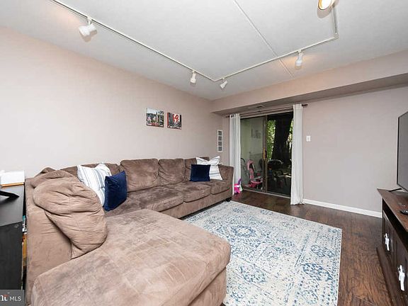 3rd image of 275 Shawmont Ave APT D