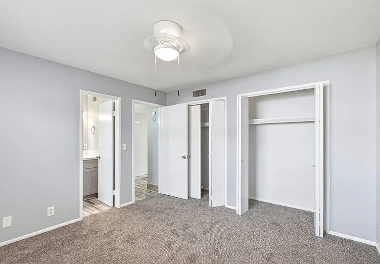 1129 N Wedgewood Cir #B — Photo 18