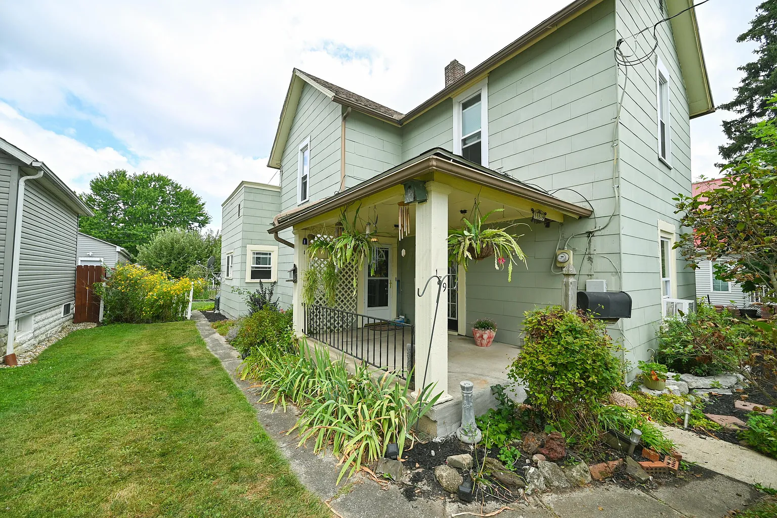 189 N Seffner Ave photo 1