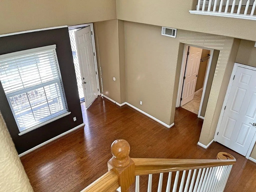 3 bed, 2477 sqft, $3,100 — Photo 4