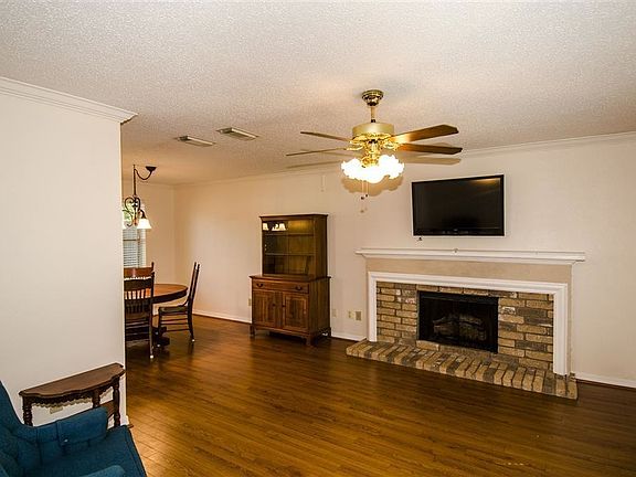3rd image of 12122 Flaxen Dr