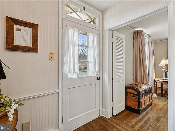 4th image of 7 Academy Ct