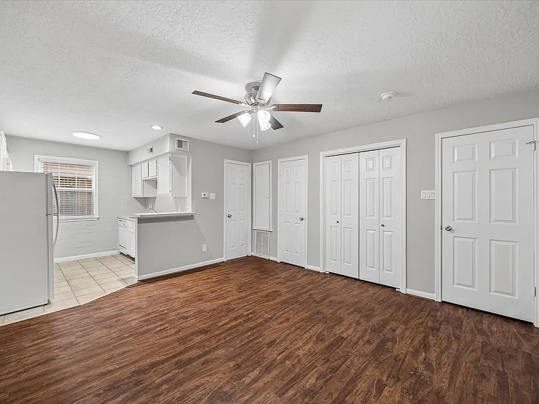 802 Stanford — Photo 17