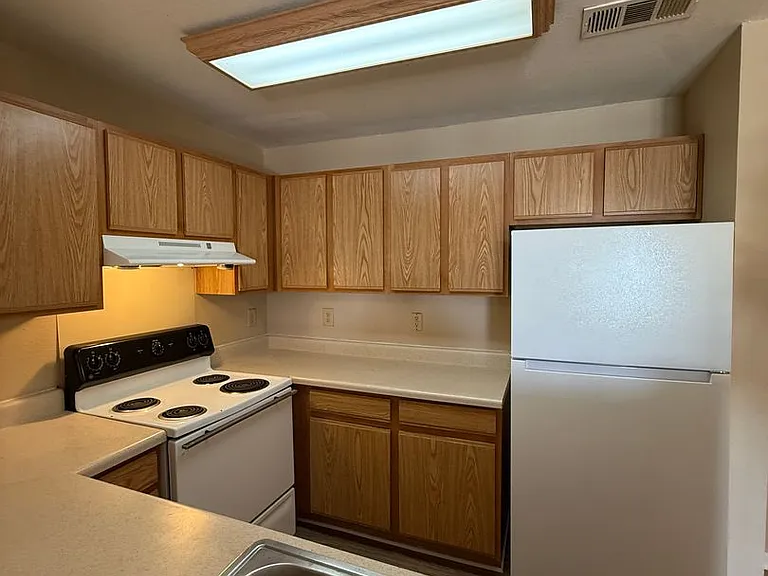 Highlands Apts — Photo 14