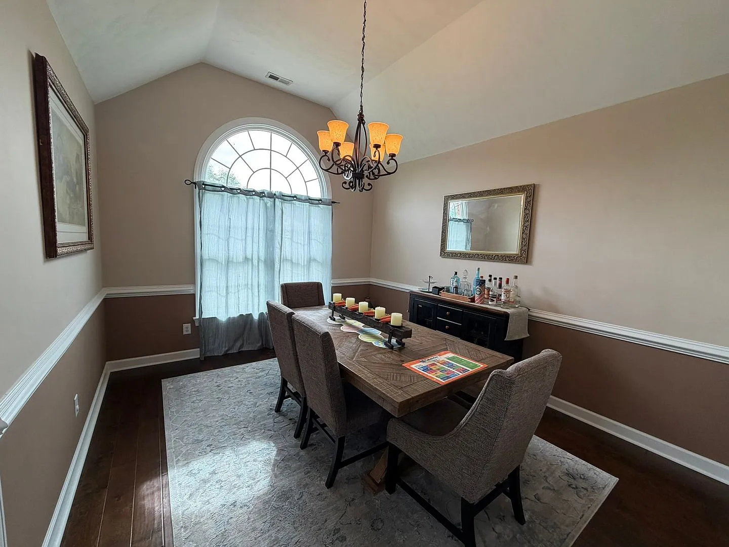4 Bed / 2.5 Bath Single Family Home — Photo 4
