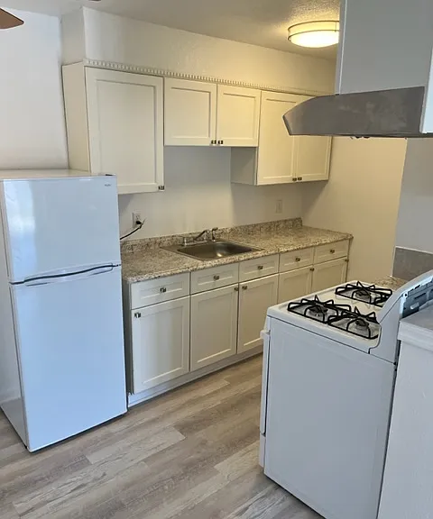 1223 N Dysart Rd #13 — Photo 1