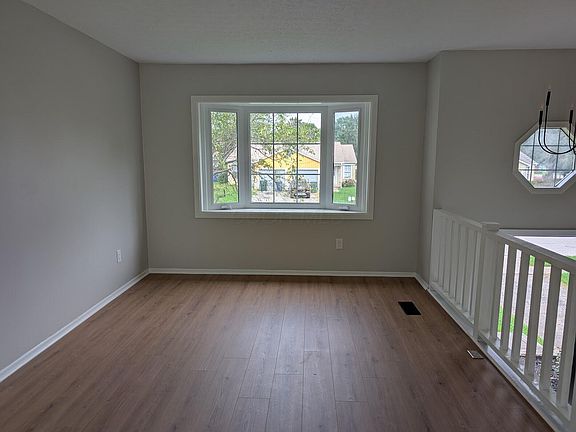 5th image of 3815 Petzinger Rd