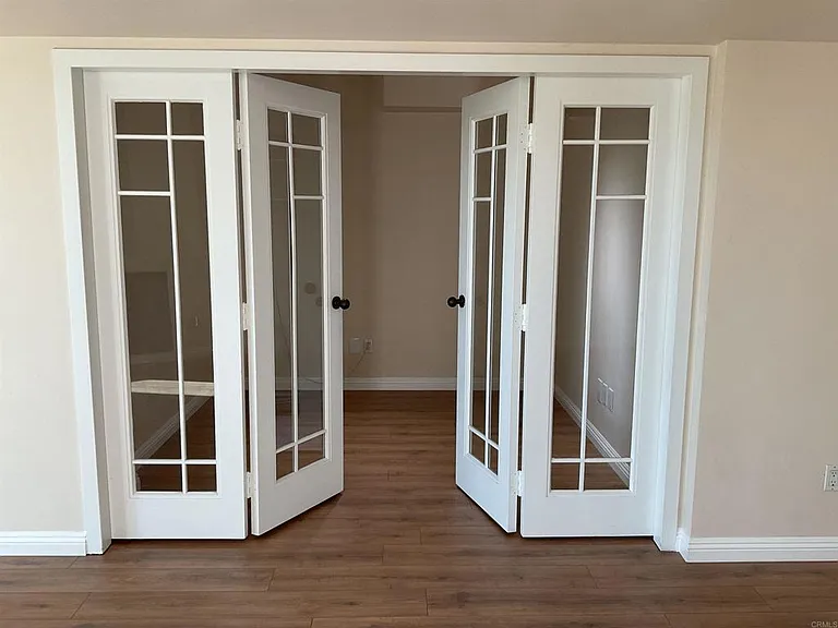 500 W Harbor Dr #318 — Photo 23
