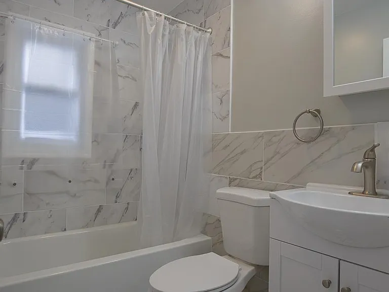 545 Olive Pl — Photo 10
