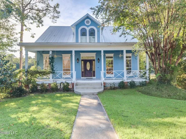 1066 Conley Cir, Ocean Springs, MS 39564