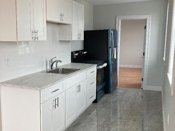 5th image of 32 Newport Ave #31