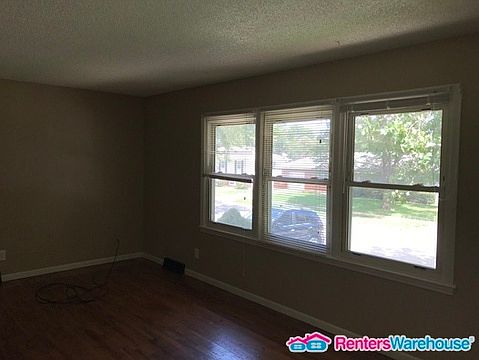 3rd image of 9222 Farley Ave
