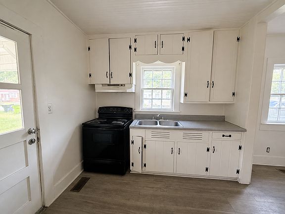 5th image of 707 Brisson Ave