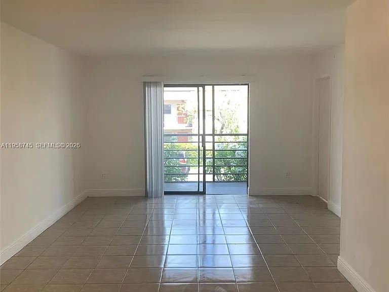 20815 NE 8th Ct #20220 — Photo 4