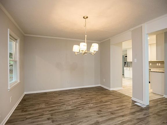 3rd image of 2116 Windsor Dr