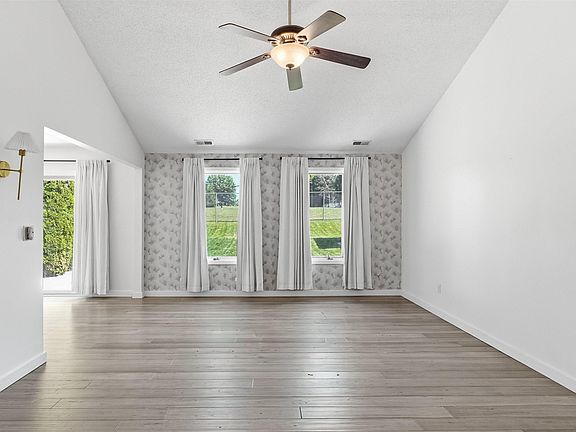 5th image of 360 Hillside Ave