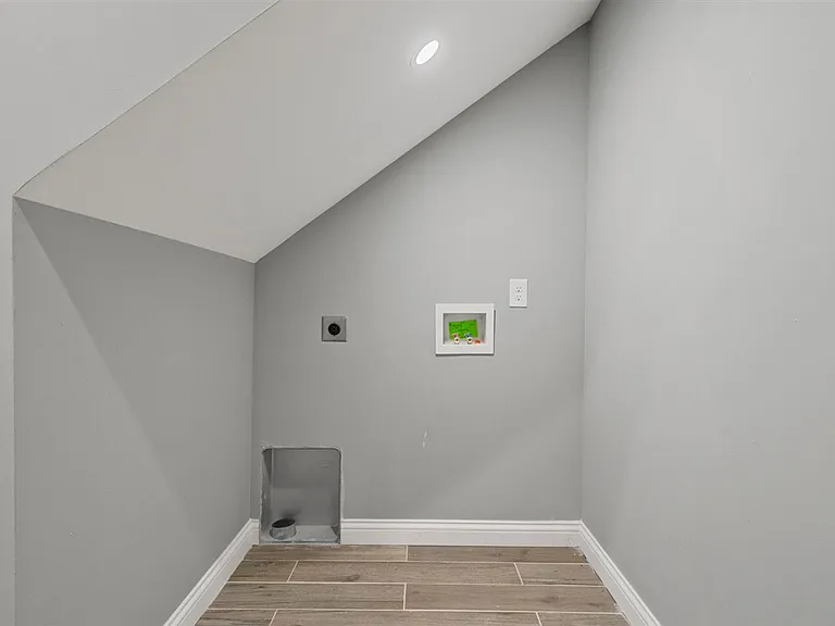 691 Denver Ln — Photo 25