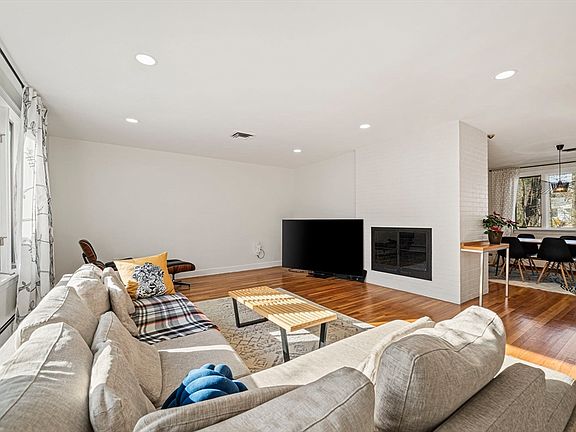 5th image of 66 Roosevelt Rd #66