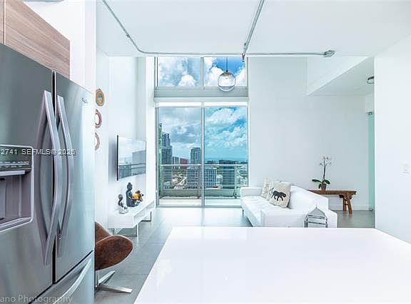 4th image of 690 SW 1st Ct #Penthouse I17-33130
