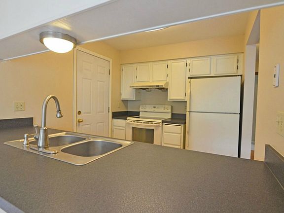 5th image of 5429 175th St SW