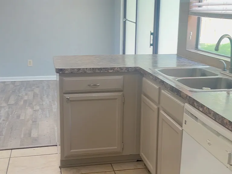 2630 Bennington Ct — Photo 3