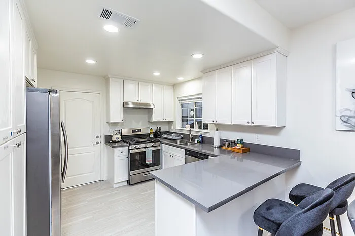 5 bed, 4.0 bath, $5,000 — Photo 4