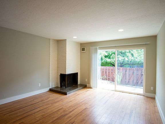 3rd image of 1625 SE Bidwell St #1