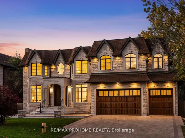 8 Worsley Ct, Markham, ON L3R 1V4