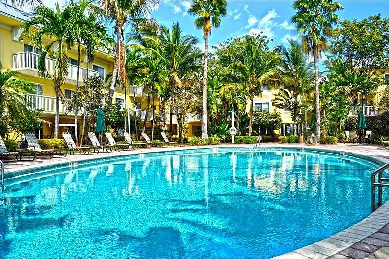 1515 E Broward Blvd #305