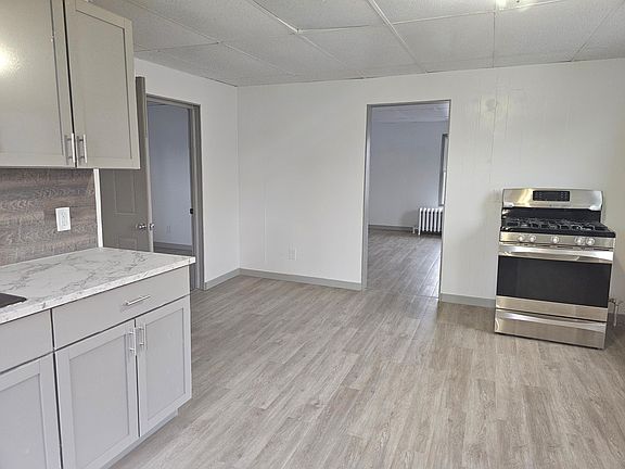 3rd image of 3912 Sheridan Rd #2