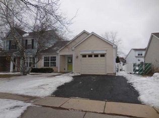 82 Bradford Ln, Mundelein, IL 60060