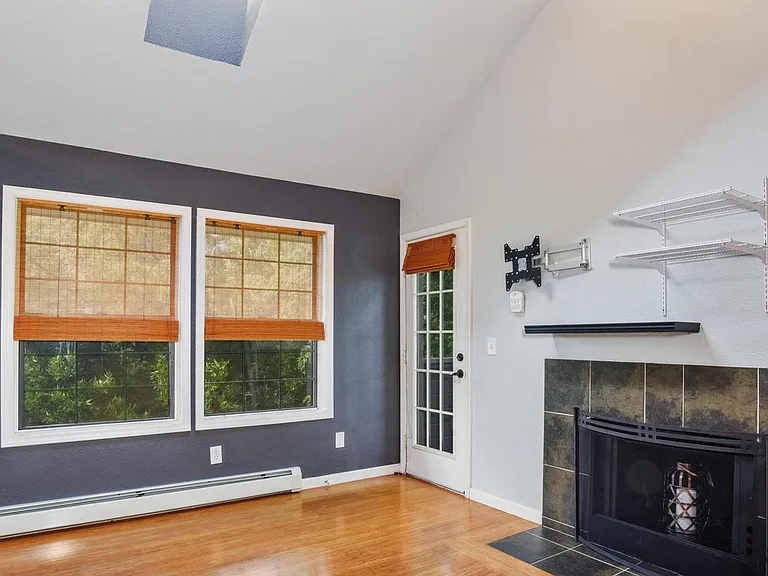1405 Broadway #403 — Photo 2