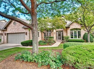 4821 Creek Dr, Western Springs, IL 60558