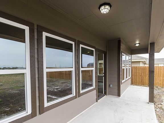 4th image of 119 Lost Maples Way