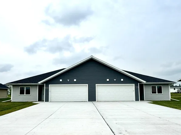 512 Garfield St SE, Warroad, MN 56763