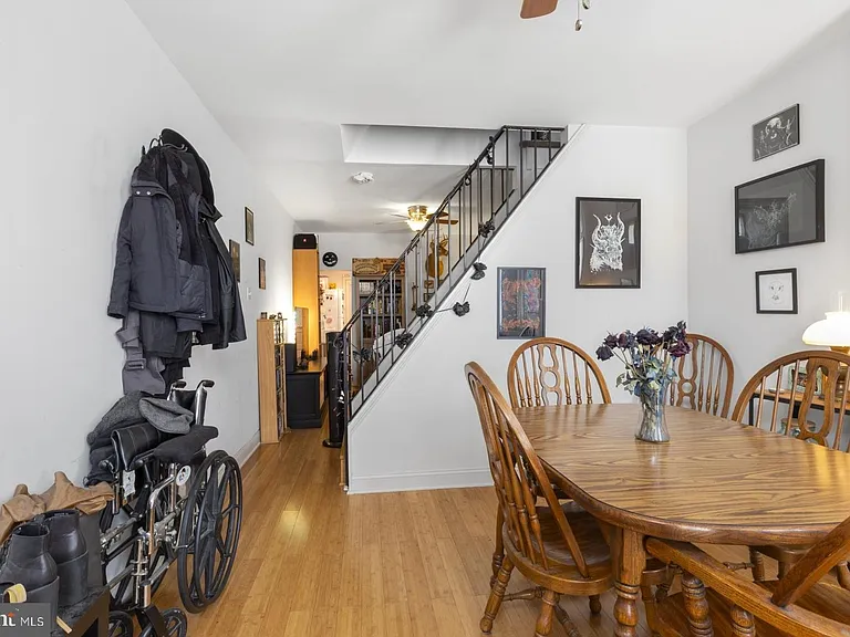 2310 E Gordon St — Photo 2