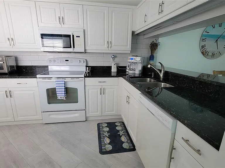 1318 Perico Point Cir — Photo 3