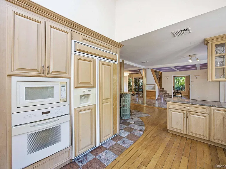 1 Bridle Path Dr — Photo 12
