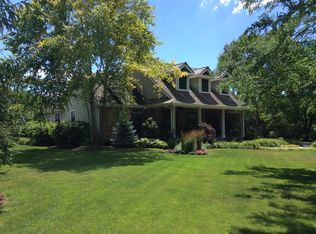 8704 Country Shire Ln, Spring Grove, IL 60081