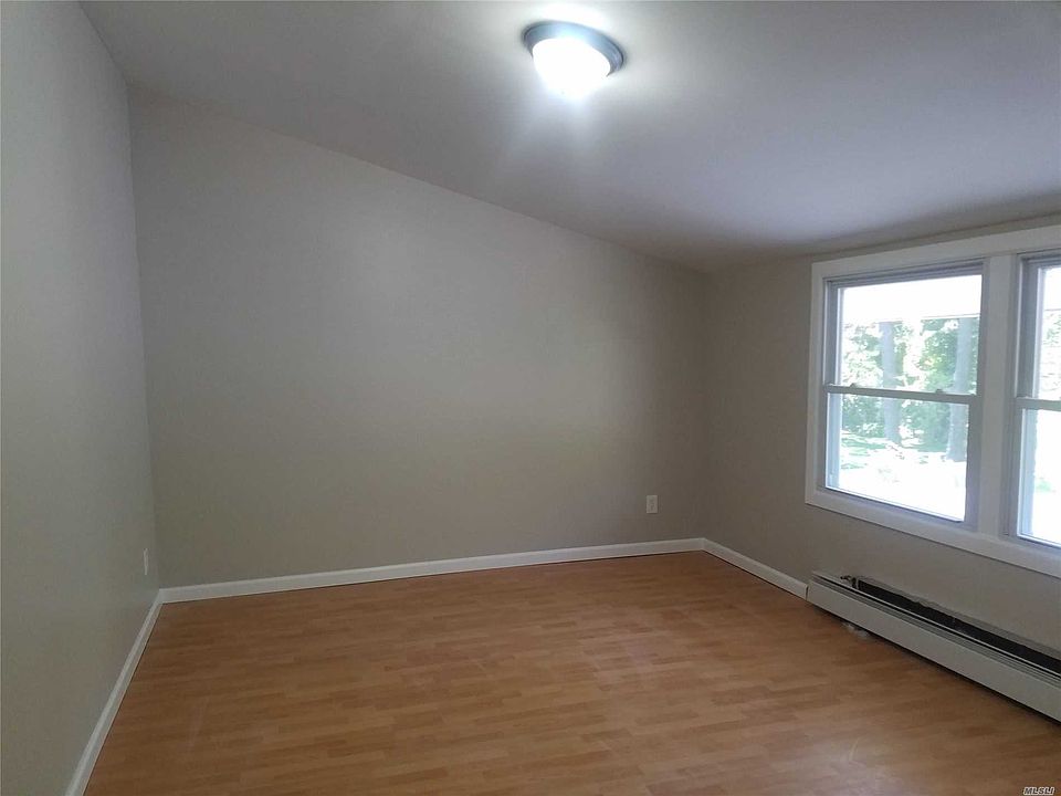 1st image of 50 Scotchpine Dr
