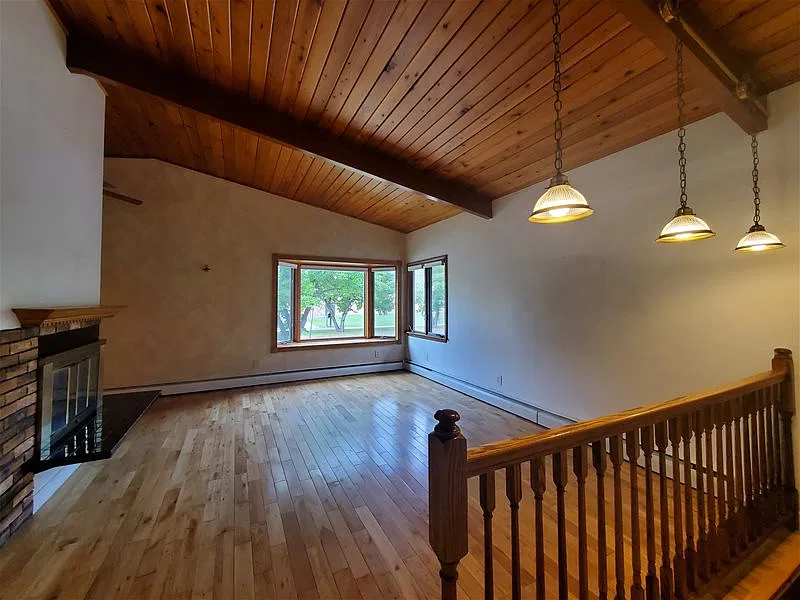 4 bed, 2.0 bath, 2200 sqft, $2,100 — Photo 3