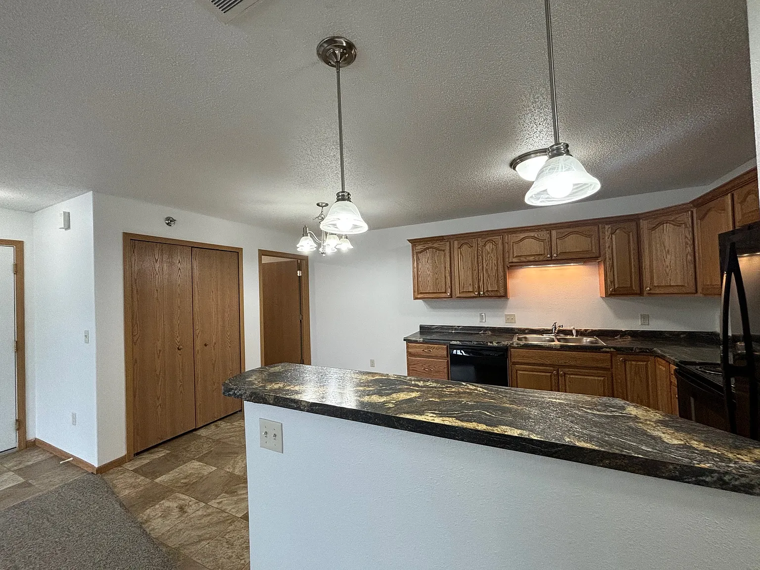 Nice 3br/2ba With Garage — Photo 2
