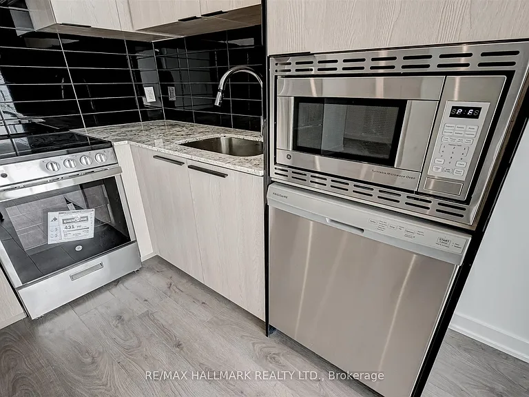 501 Yonge St #5212 — Photo 7
