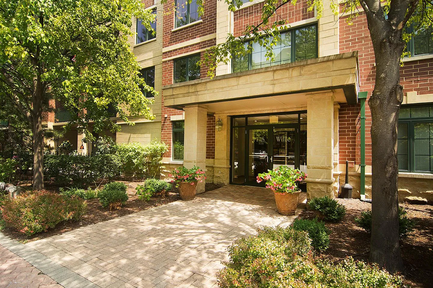 2 bed, 1200 sqft, $2,800 — Photo 3