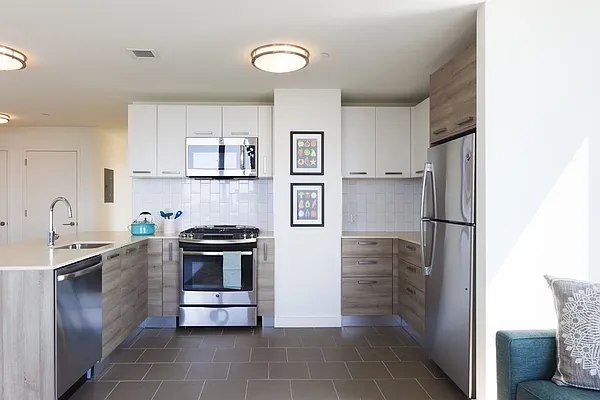 Rented by Lisa Management | media 23