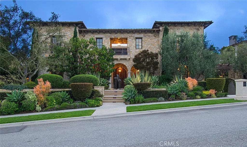 6 bed, 9.0 bath, 10640 sqft, $195,000 — Photo 1